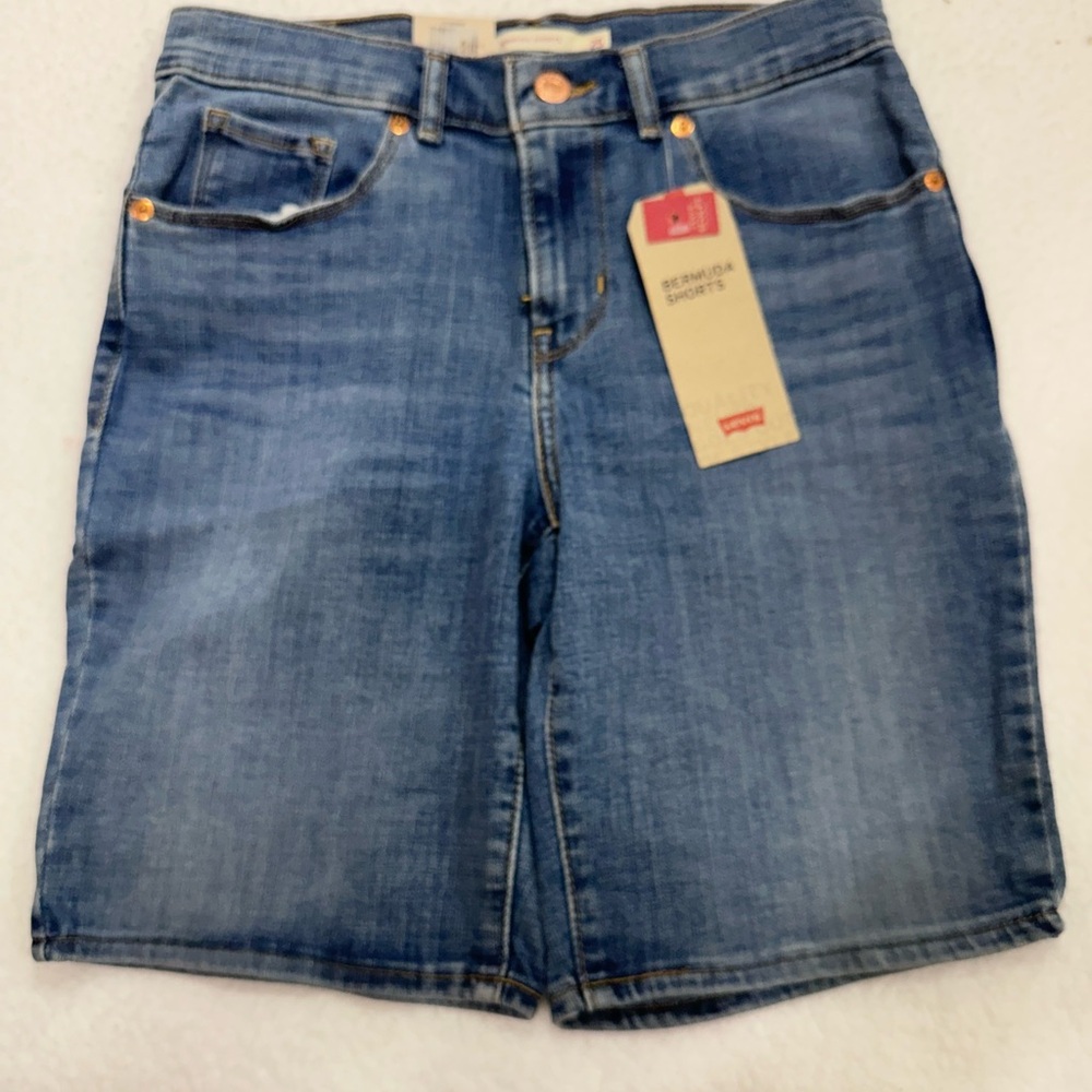 Women’s Levi’s Bermuda Shortds